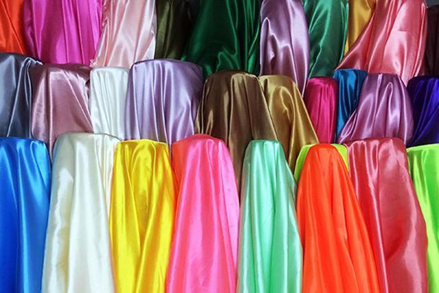 Cách bảo quản áo dài lụa tơ tằm cao cấp từ giặt ủi đến phơi