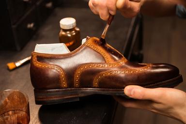 Hiểu hơn về da giày và cách làm mềm giày da hiệu quả khi mới mua về