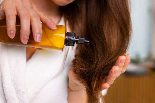 Nguyên nhân gây hư tổn và dầu gội phục hồi tóc phù hợp từ thương hiệu Unilever